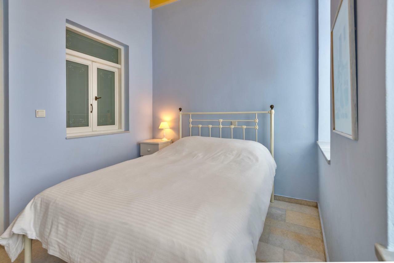 Island Of Luxury Apartments Ermoupoli Bagian luar foto